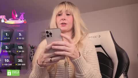 Snapshot of dirtylilsusie chatting on 11-03-25, 08:10 Susie   online show from 11-03-25, 08:10