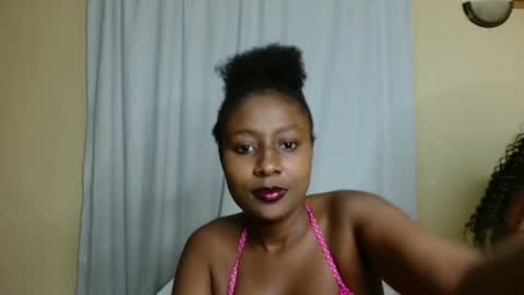 Snapshot of disah_002 chatting on 10-22-25, 12:33 disah_002 online show from 10-22-25, 12:33