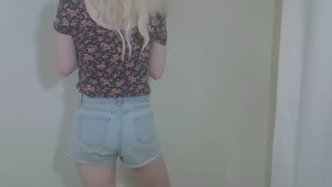 DitaMilton online show from 09-15-25, 07:47