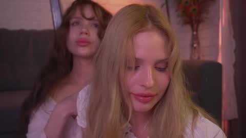 Eva and Lucia online show from 03-05-25, 09:48