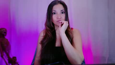 DivineLynn online show from 02-03-25, 01:51