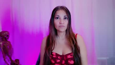 DivineLynn online show from 02-04-25, 03:57