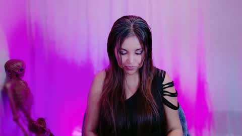 DivineLynn online show from 02-05-25, 06:48