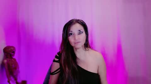 DivineLynn online show from 02-06-25, 12:05