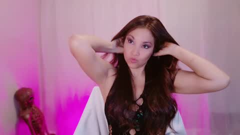 DivineLynn online show from 03-10-25, 06:01