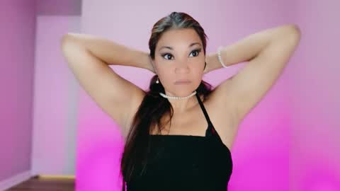 DivineLynn online show from 10-24-25, 01:18