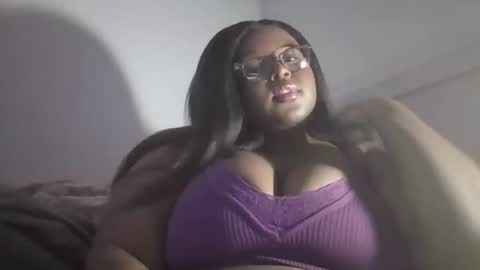 Snapshot of divinenicole22 chatting on 02-16-25, 02:42 divinenicole22 online show from 02-16-25, 02:42