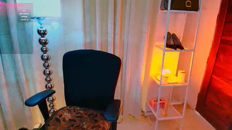 Snapshot of divorced_ms_valeria chatting on 02-13-26, 08:10 Vally online show from 02-13-26, 08:10