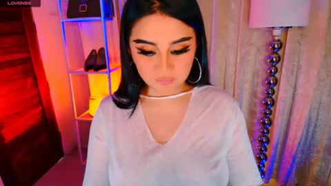 Snapshot of divorced_ms_valeria chatting on 02-21-26, 08:26 Vally online show from 02-21-26, 08:26