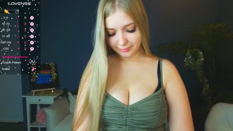 Snapshot of do_u_want_alice chatting on 12-19-24, 02:56 Alice online show from 12-19-24, 02:56