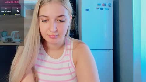 Snapshot of do_u_want_alice chatting on 09-26-25, 07:23 Alice online show from 09-26-25, 07:23