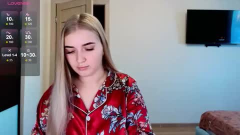 Snapshot of do_u_want_alice chatting on 10-17-25, 05:21 Alice online show from 10-17-25, 05:21