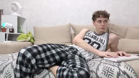 Snapshot of doedeeer chatting on 12-16-24, 05:38 Alex online show from 12-16-24, 05:38