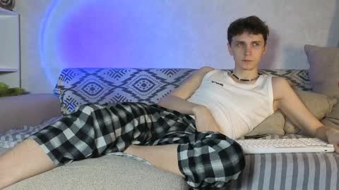 Snapshot of doedeeer chatting on 12-24-24, 04:22 Alex online show from 12-24-24, 04:22