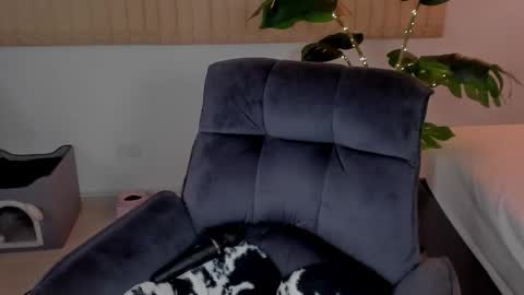 Snapshot of dolcebaddie chatting on 11-14-25, 04:22 Hii Dont forget to follow me . online show from 11-14-25, 04:22