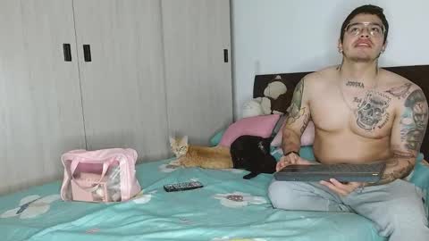 Auro and Santiago online show from 02-09-25, 02:28