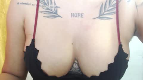 Snapshot of doll_and_thebrown chatting on 10-17-25, 02:48 doll_and_thebrown online show from 10-17-25, 02:48