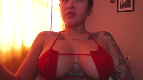 Snapshot of doll_and_thebrown chatting on 10-19-25, 05:13 doll_and_thebrown online show from 10-19-25, 05:13