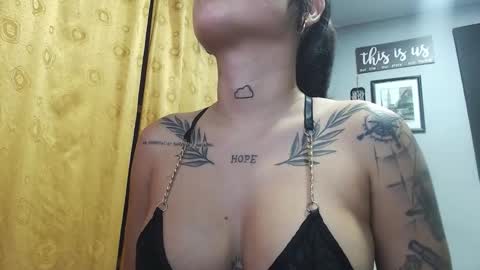 Snapshot of doll_and_thebrown chatting on 10-25-25, 01:46 doll_and_thebrown online show from 10-25-25, 01:46