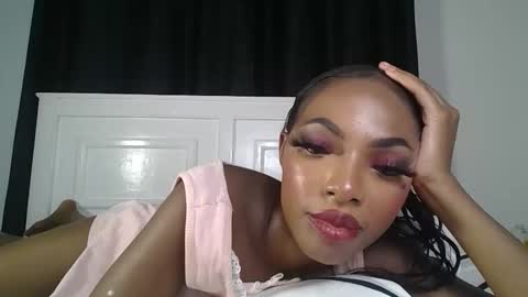 Snapshot of dolldol18 chatting on 02-28-25, 10:28 Doll online show from 02-28-25, 10:28