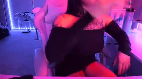 DOLLLFACE online show from 09-10-25, 03:17