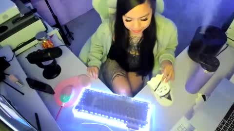 DOLLLFACE online show from 10-23-25, 04:56