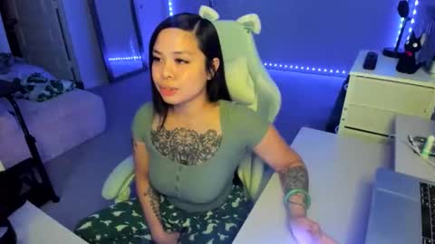 DOLLLFACE online show from 11-21-25, 06:12