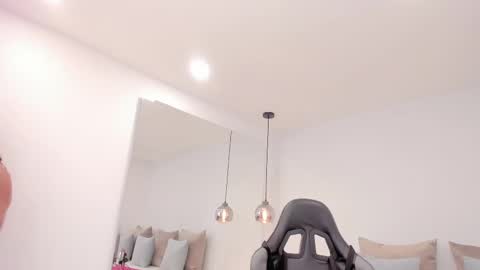 dolly walker online show from 02-25-25, 05:19