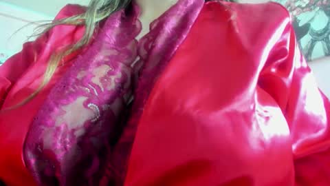 Snapshot of dolly_zoe chatting on 10-24-25, 04:42 Call me Zoe online show from 10-24-25, 04:42