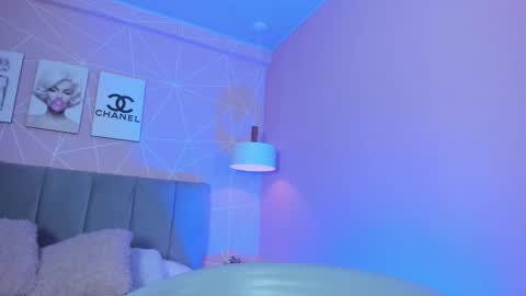 Snapshot of dolly_zoe chatting on 10-31-25, 09:16 Call me Zoe online show from 10-31-25, 09:16