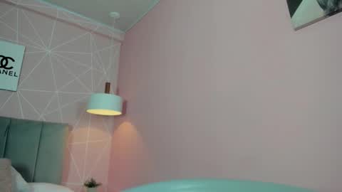 Snapshot of dolly_zoe chatting on 11-21-25, 12:21 Call me Zoe online show from 11-21-25, 12:21