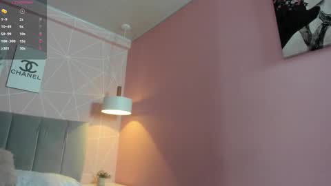 Snapshot of dolly_zoe chatting on 12-15-25, 04:06 Call me Zoe online show from 12-15-25, 04:06