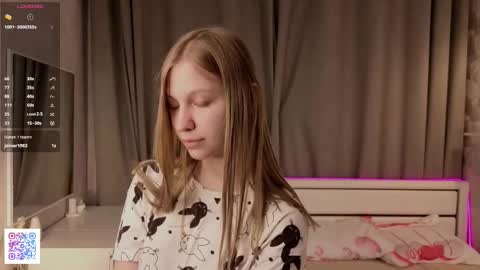 Emilia online show from 10-23-25, 06:17