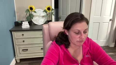 Snapshot of dollydimplez chatting on 02-28-25, 01:47 Dolly online show from 02-28-25, 01:47