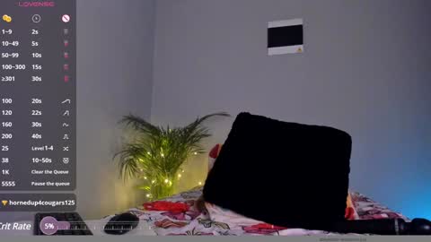 Snapshot of dollywalker chatting on 12-06-24, 10:41 Dolly online show from 12-06-24, 10:41