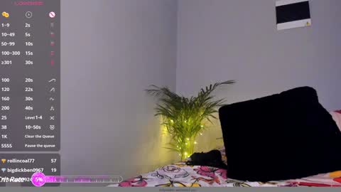 Snapshot of dollywalker chatting on 12-09-24, 10:09 Dolly online show from 12-09-24, 10:09