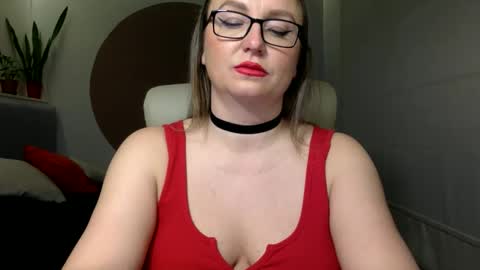 DOM MUMMY online show from 11-19-25, 06:02