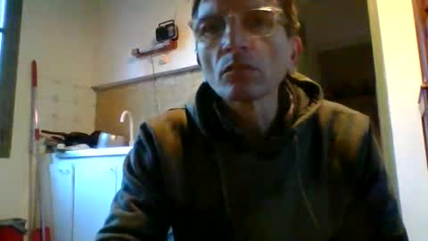 Snapshot of domi94300 chatting on 11-30-25, 03:38 domi94300 online show from 11-30-25, 03:38