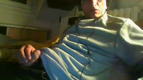 Snapshot of domi94300 chatting on 05-10-26, 09:42 domi94300 online show from 05-10-26, 09:42
