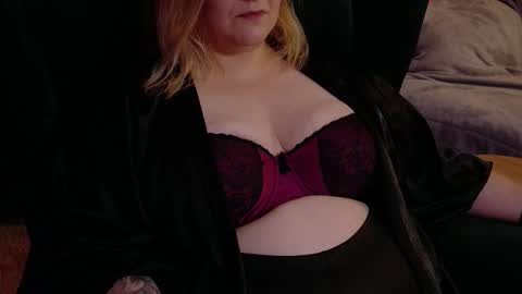 Snapshot of dominasadique chatting on 10-22-25, 09:03 SADE online show from 10-22-25, 09:03