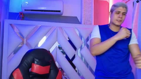 DOMI online show from 04-11-26, 03:33