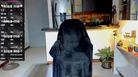 SANTI  independent model online show from 10-07-25, 01:36