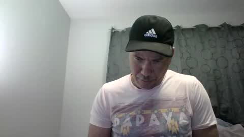 Snapshot of dominicanorico chatting on 02-11-25, 01:20 luis online show from 02-11-25, 01:20