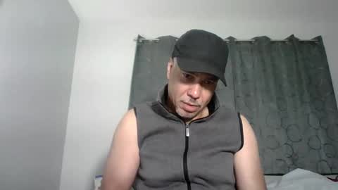 Snapshot of dominicanorico chatting on 10-26-25, 04:07 luis online show from 10-26-25, 04:07