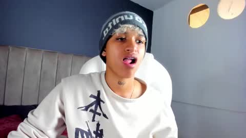 Snapshot of dominick_joness chatting on 01-05-25, 03:55 Dominick  online show from 01-05-25, 03:55