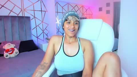 Snapshot of dominick_joness chatting on 01-07-25, 09:03 Dominick  online show from 01-07-25, 09:03