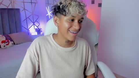 Snapshot of dominick_joness chatting on 01-09-25, 08:55 Dominick  online show from 01-09-25, 08:55