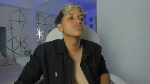 Snapshot of dominick_joness chatting on 01-10-25, 09:10 Dominick  online show from 01-10-25, 09:10