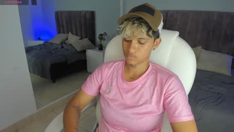 Snapshot of dominick_joness chatting on 01-23-25, 02:02 Dominick  online show from 01-23-25, 02:02