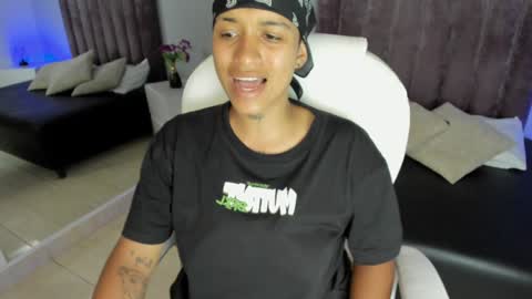 Snapshot of dominick_joness chatting on 01-29-25, 08:35 Dominick  online show from 01-29-25, 08:35